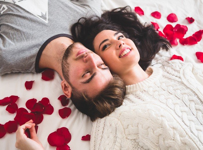 couple on the bed, roses