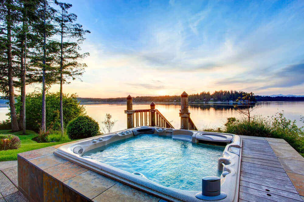 lodge with a jacuzzi